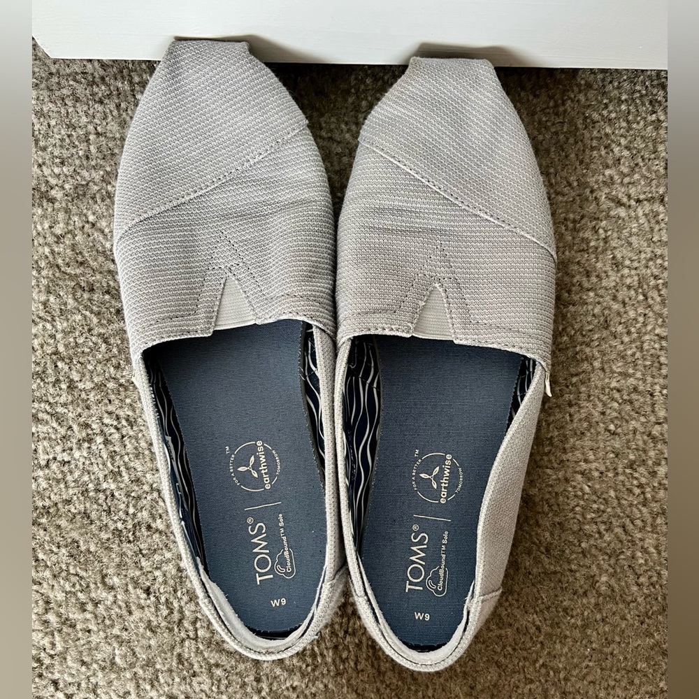 Toms Women's Slip-On Flats in Light Gray